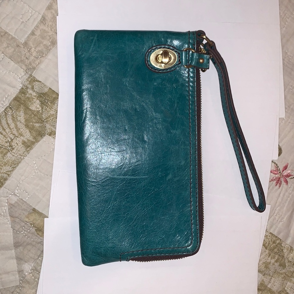 a vintage seafoam green wristlet by hobo the original